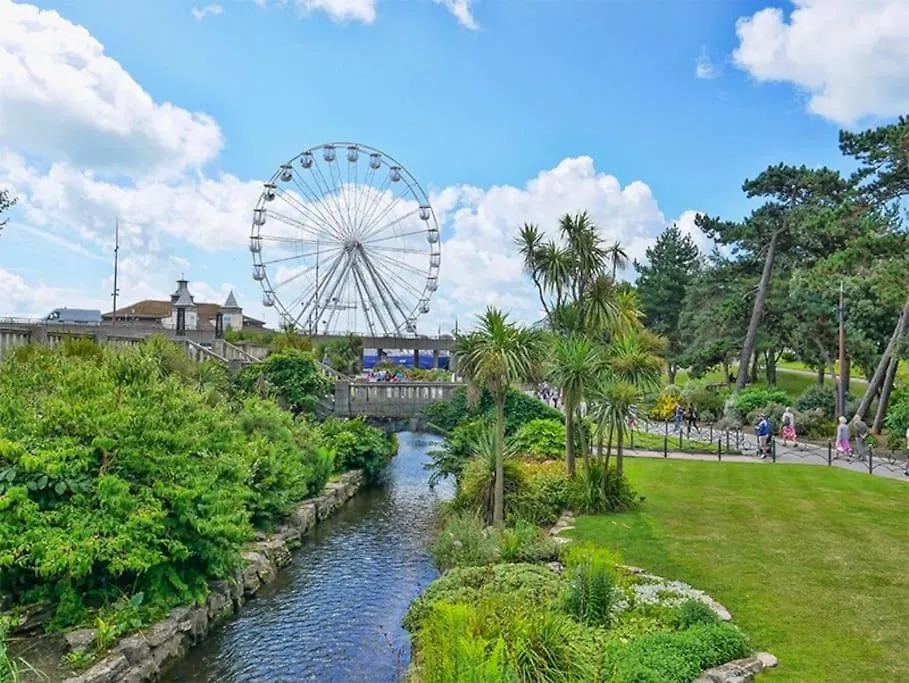 3 Bed Apartment Close To Bournemouth Beach